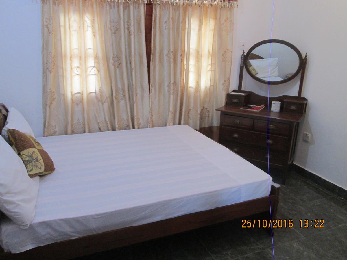 Hotel Blue Whale Jaffna Exterior photo
