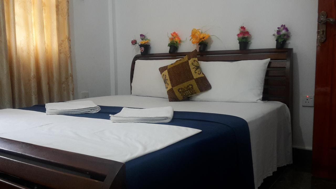 Hotel Blue Whale Jaffna Exterior photo