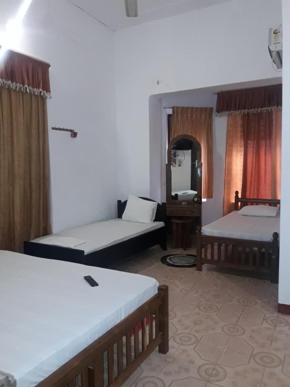 Hotel Blue Whale Jaffna Exterior photo