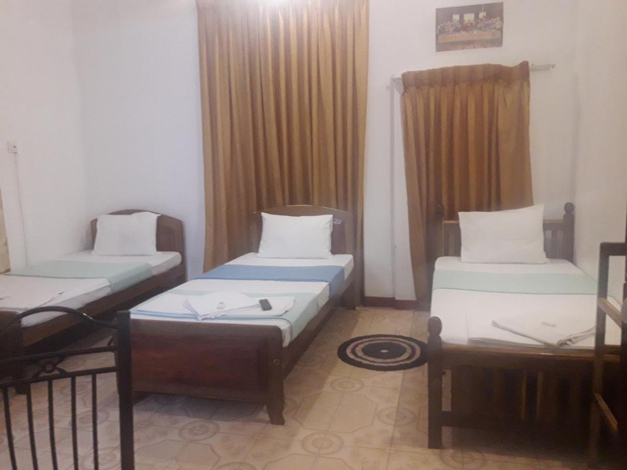 Hotel Blue Whale Jaffna Exterior photo