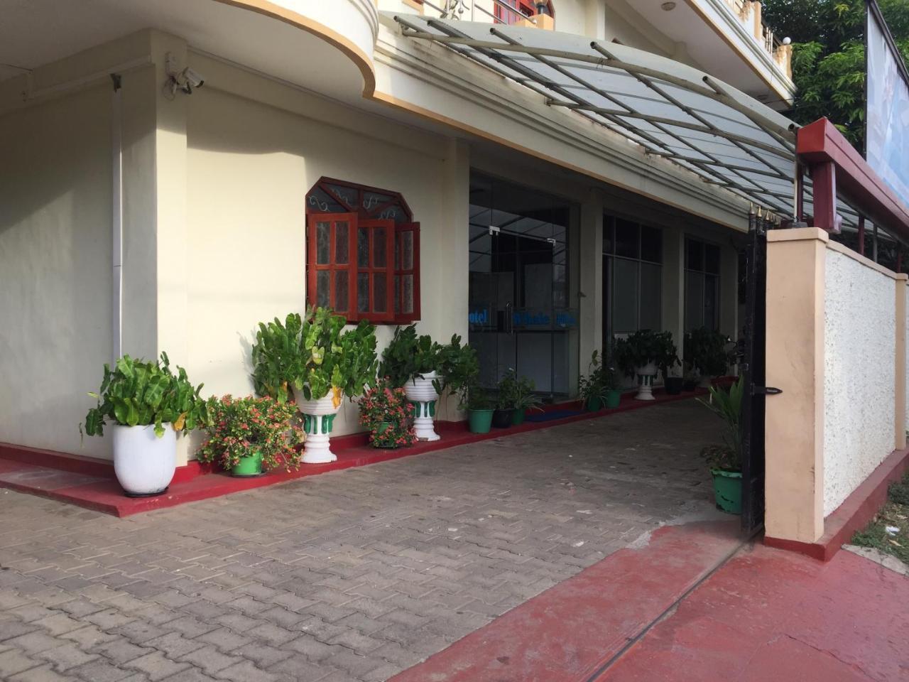Hotel Blue Whale Jaffna Exterior photo
